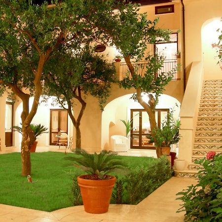 L' Antico Cortile Hotel Caserta Eksteriør billede