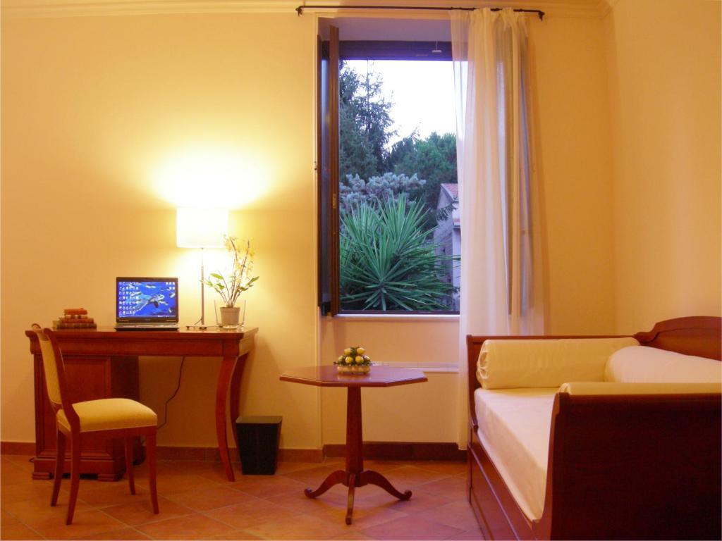 L' Antico Cortile Hotel Caserta Værelse billede