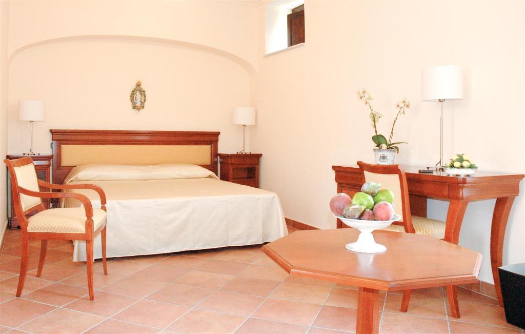 L' Antico Cortile Hotel Caserta Værelse billede