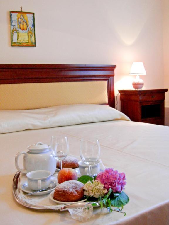 L' Antico Cortile Hotel Caserta Værelse billede