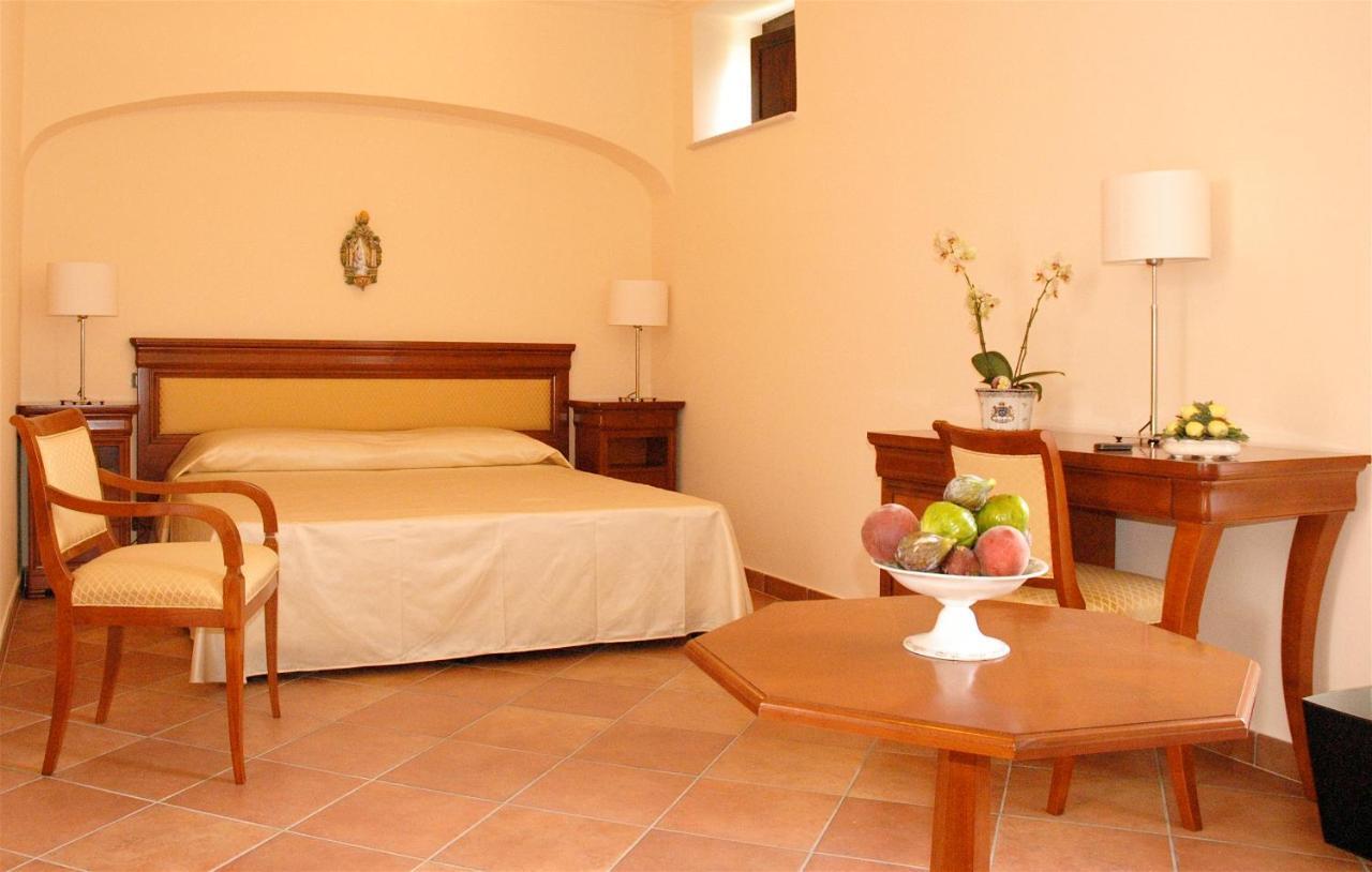 L' Antico Cortile Hotel Caserta Eksteriør billede